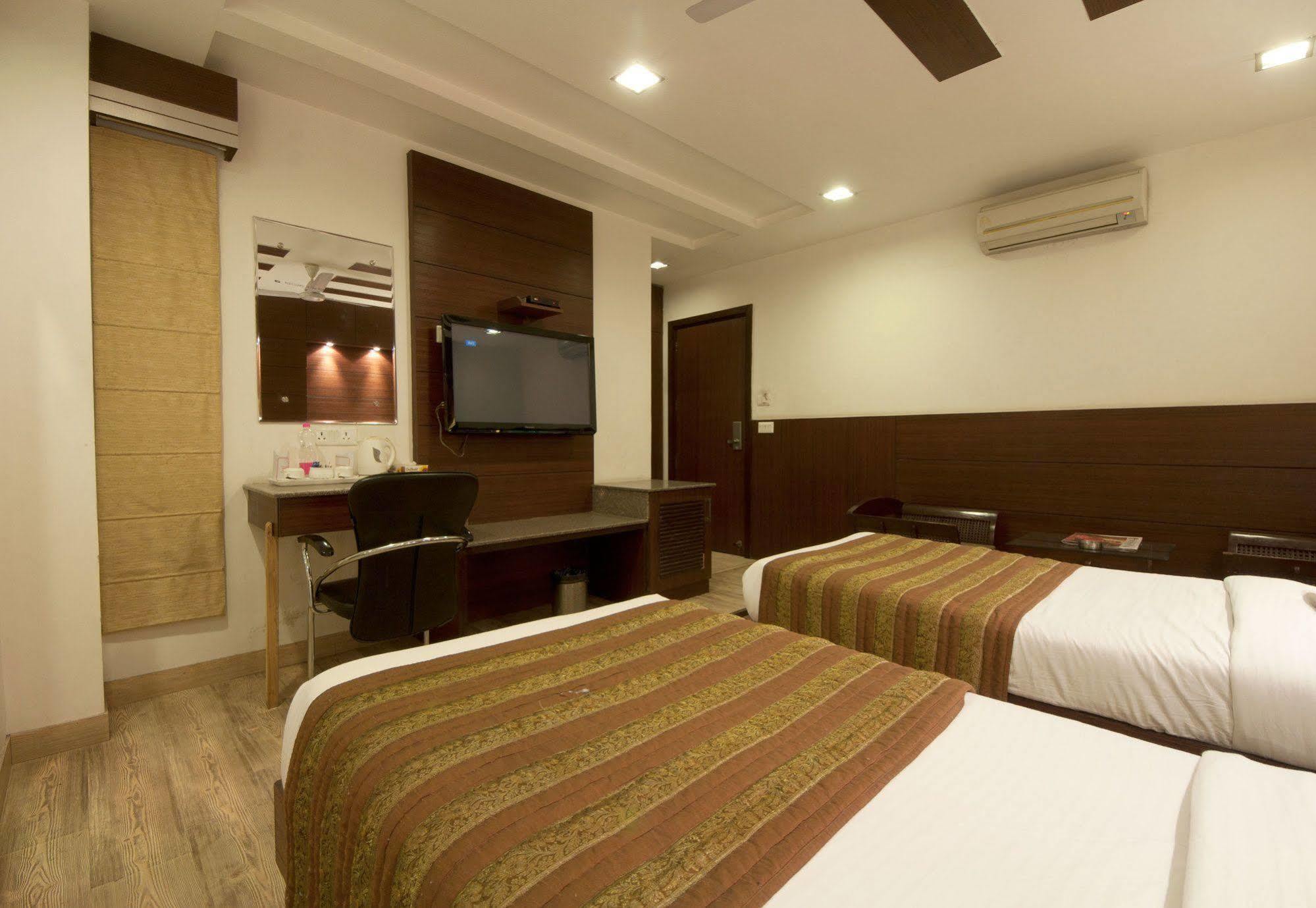 Hotel Amaltas International - Delhi-16 New Delhi Extérieur photo
