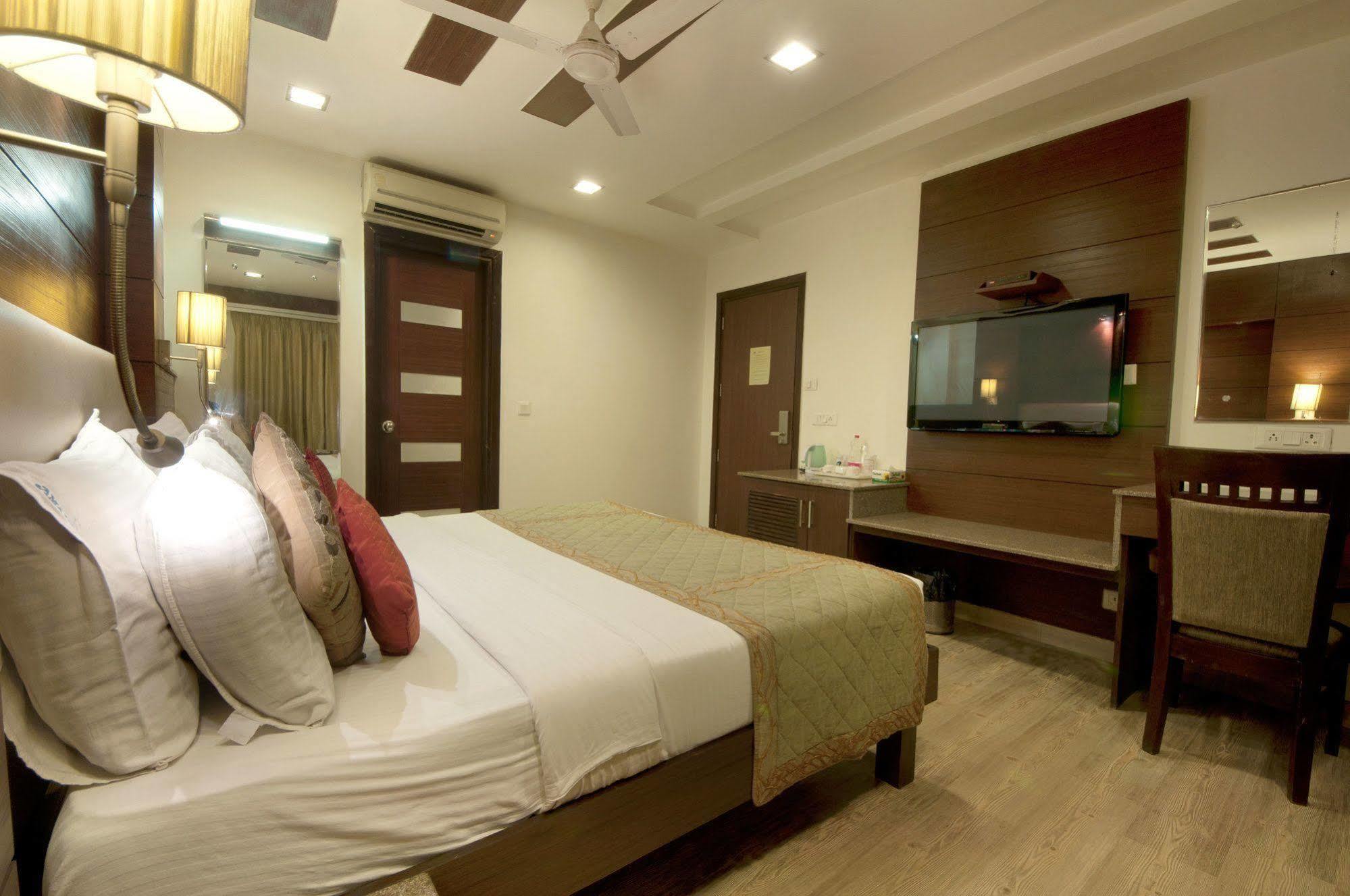 Hotel Amaltas International - Delhi-16 New Delhi Extérieur photo