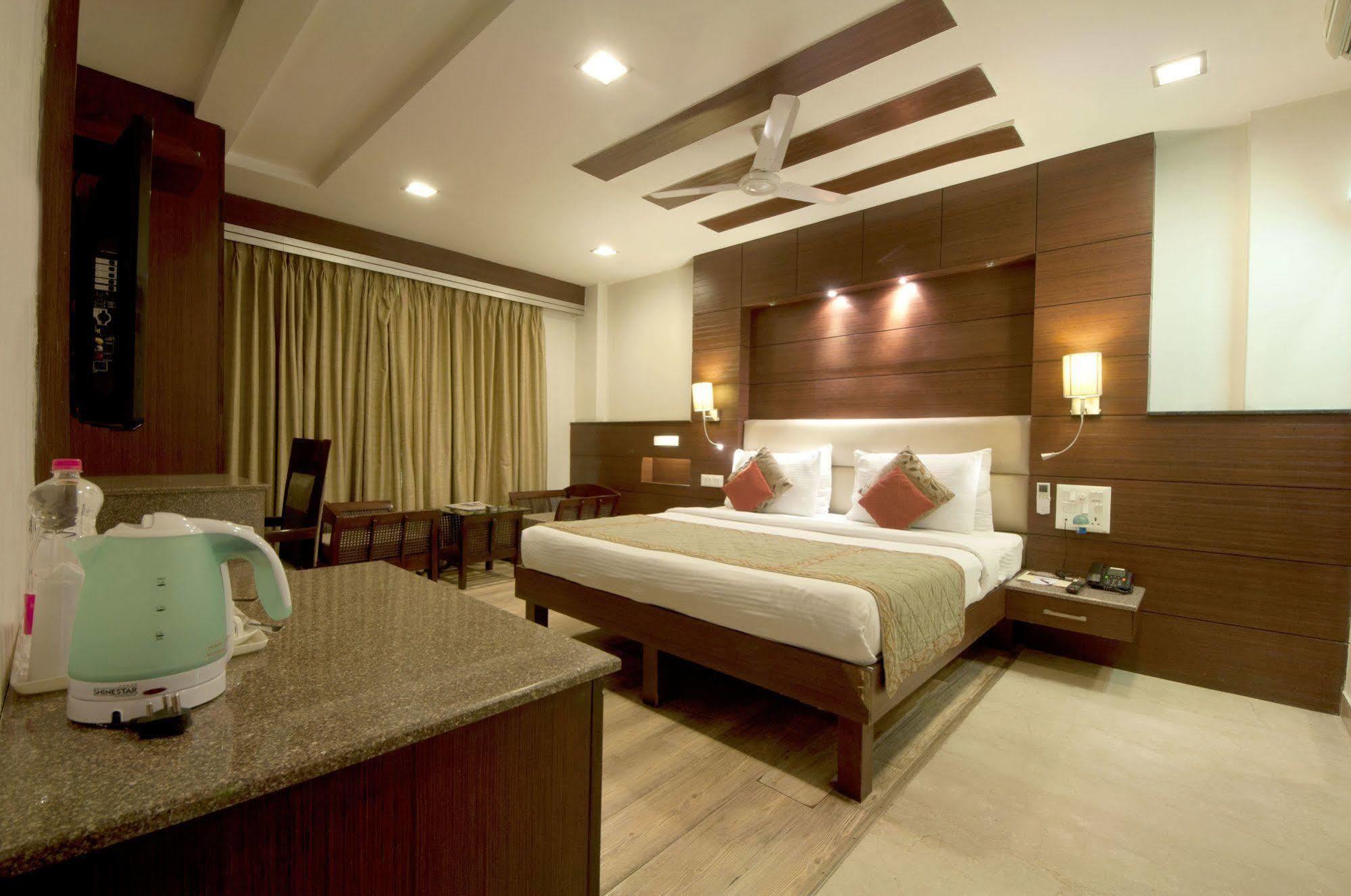 Hotel Amaltas International - Delhi-16 New Delhi Extérieur photo