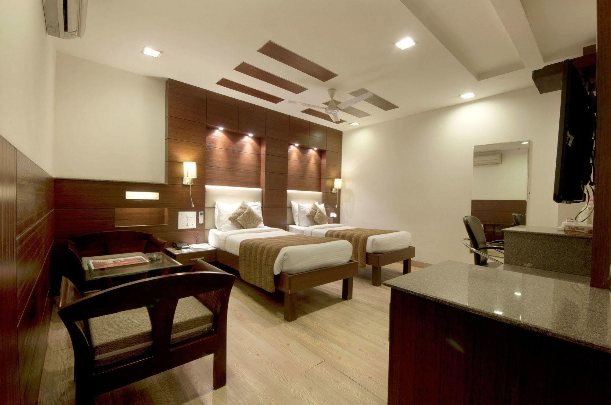 Hotel Amaltas International - Delhi-16 New Delhi Extérieur photo