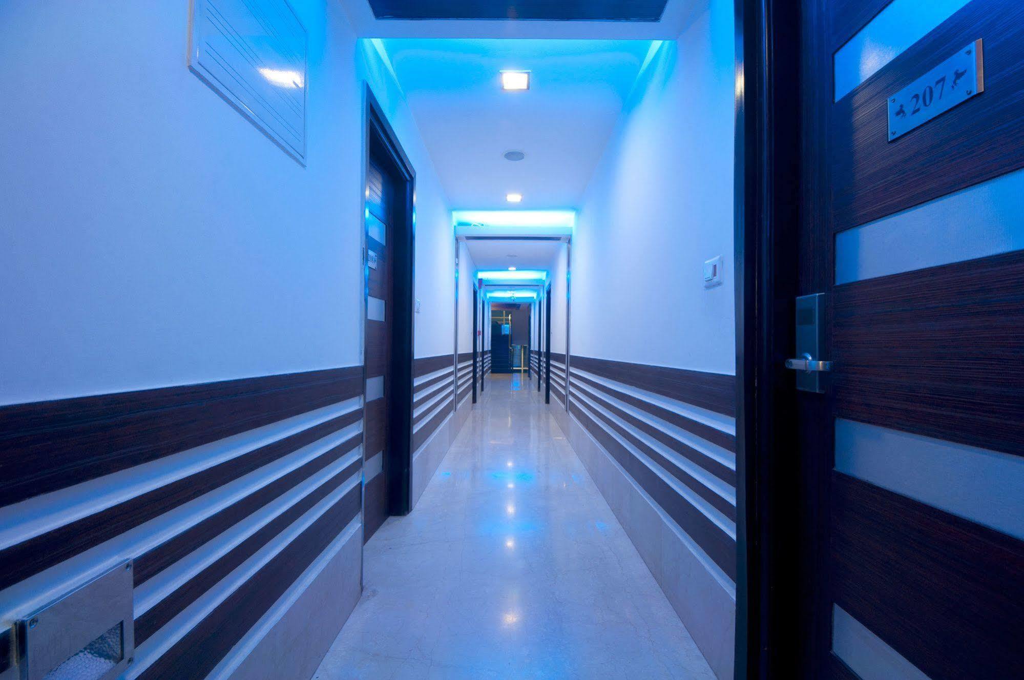 Hotel Amaltas International - Delhi-16 New Delhi Extérieur photo